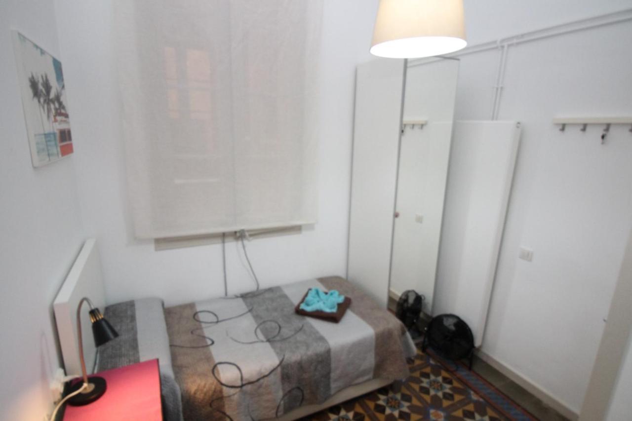Alojamiento Roger Barcelona Buitenkant foto
